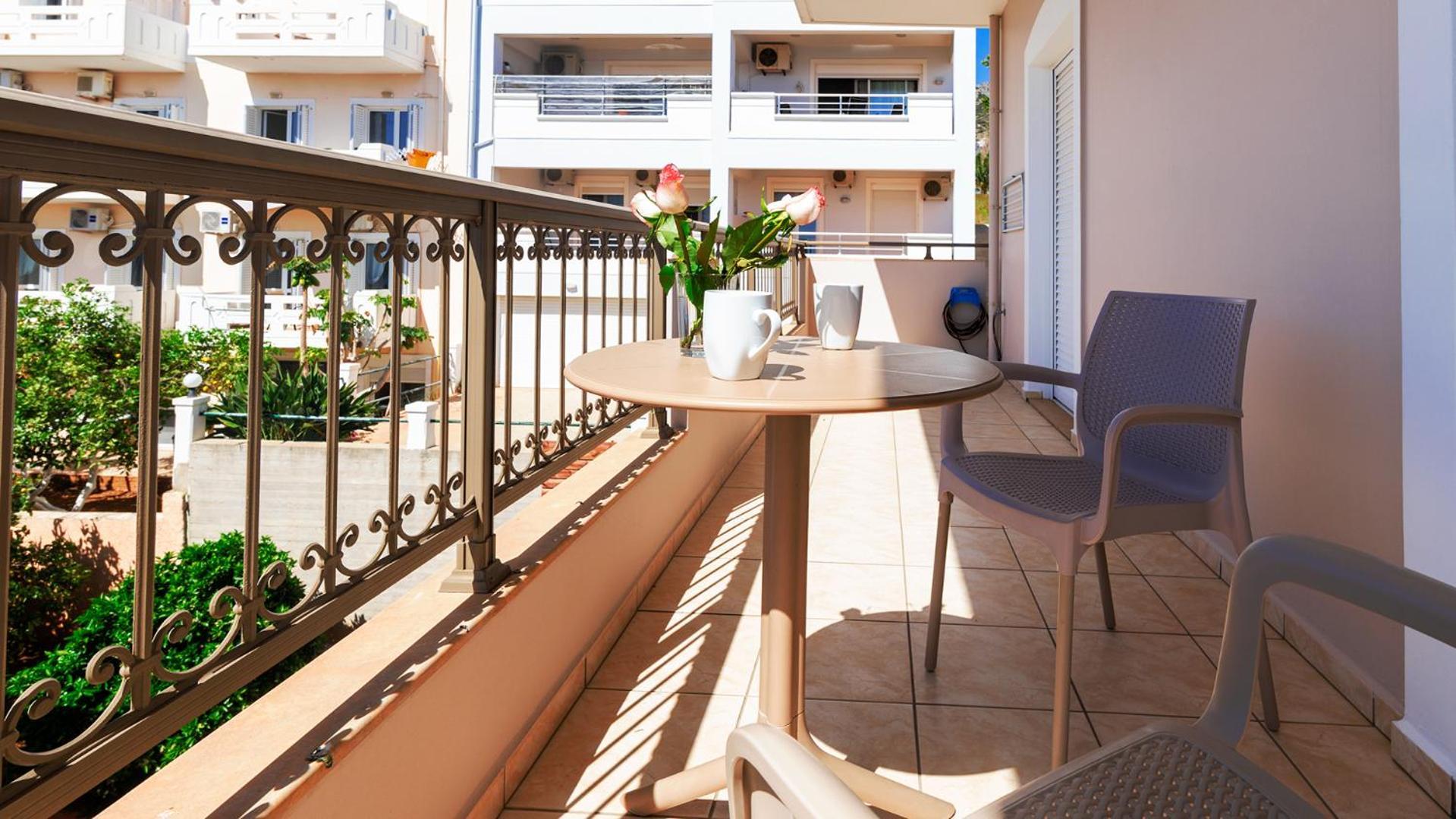Vakakis-Me Apartments ปาไลโอโกรา ภายนอก รูปภาพ